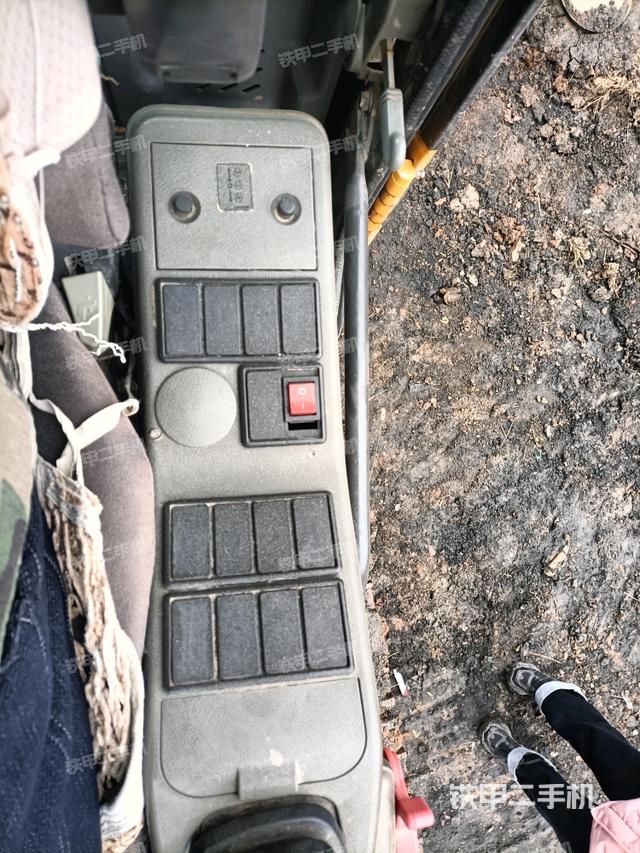 座椅左側(cè)控制臺(tái)/音響/含左手柄（駕駛室部分）