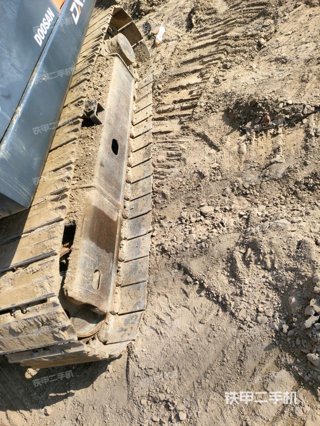 單側履帶整體(整機外觀) 單側履帶整體(整機外觀)