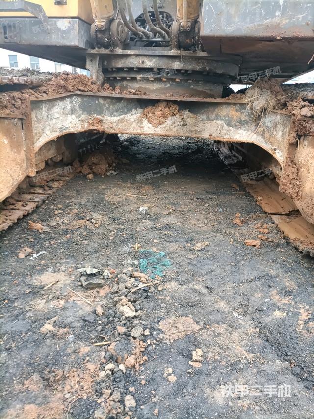 轉(zhuǎn)盤和下車架正前（工作和回轉(zhuǎn)裝置）