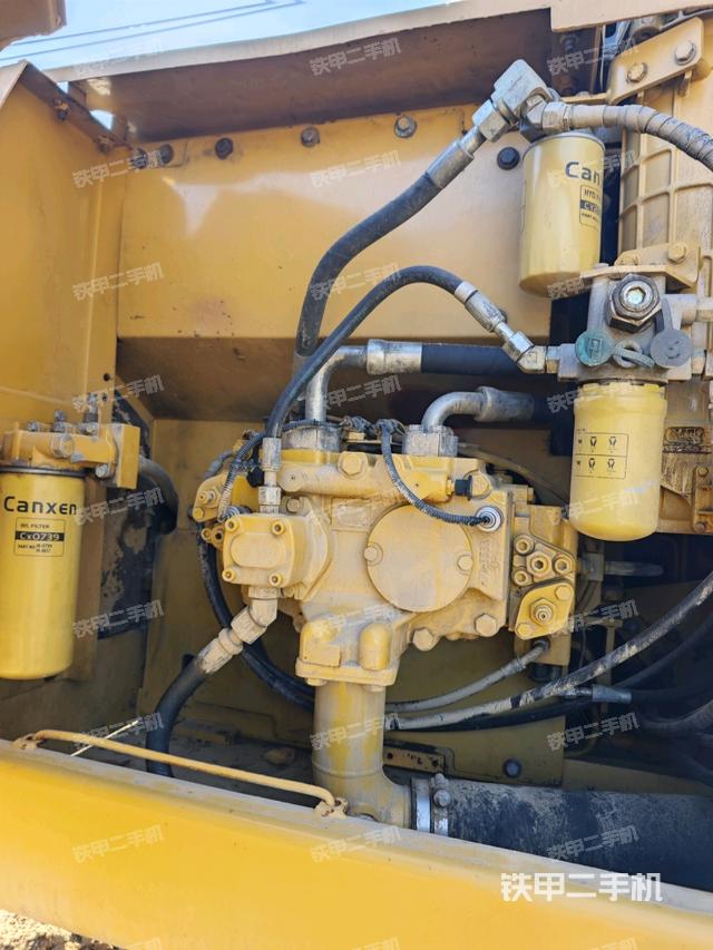 液壓泵艙室正面整體（整機(jī)外觀）