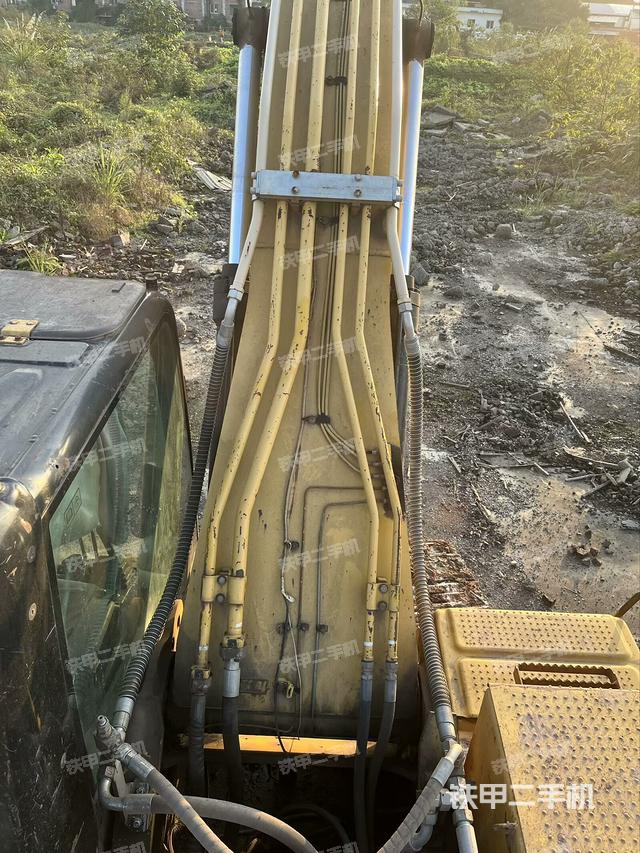 大臂背部俯視（工作和回轉(zhuǎn)裝置）