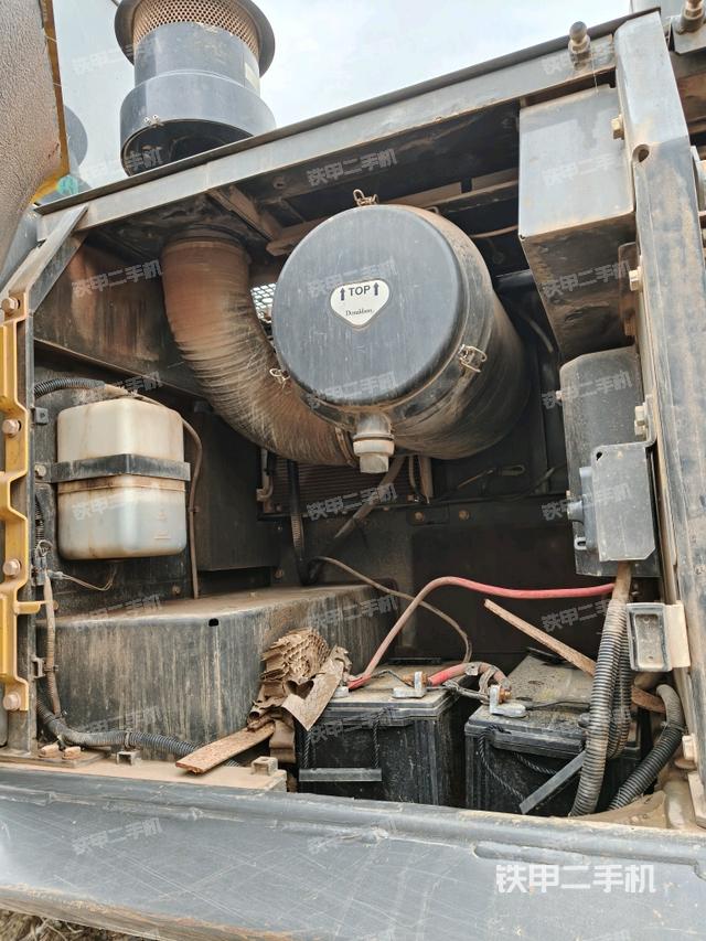 散熱器正面(大件艙室) 散熱器正面(大件艙室)