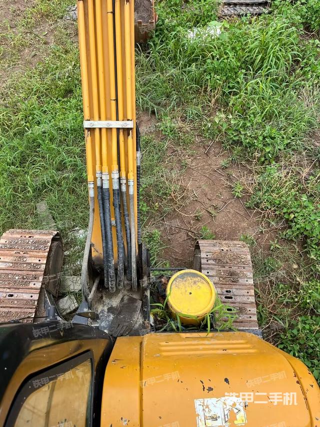 大臂背部俯視（工作和回轉(zhuǎn)裝置）