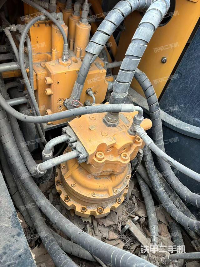 回轉(zhuǎn)馬達和主控閥（整機外觀）