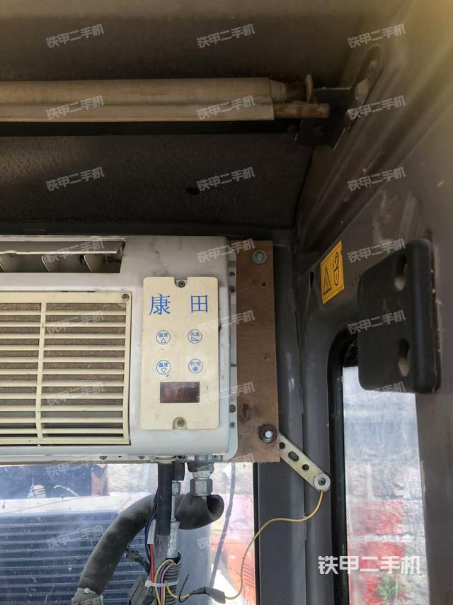 座椅左側(cè)控制臺(tái)/音響/含左手柄(駕駛室部分) 座椅左側(cè)控制臺(tái)/音響/含左手柄(駕駛室部分)