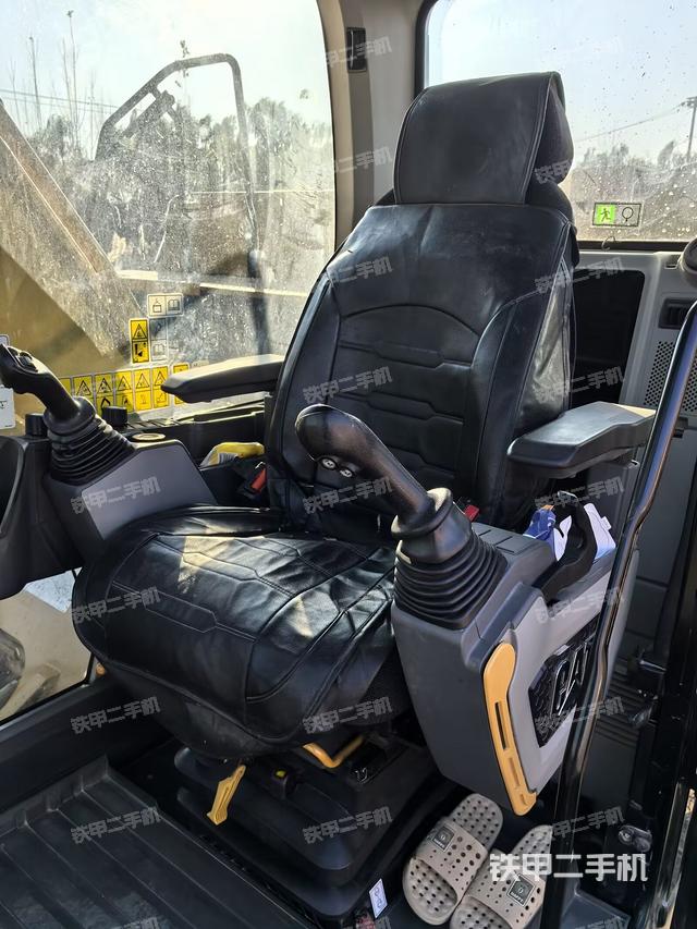 駕駛室整體（整機外觀）