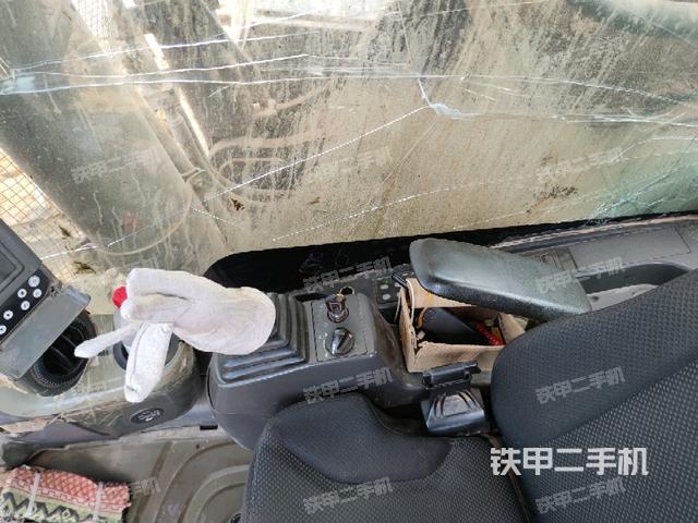 座椅右側(cè)控制臺(tái)/鑰匙門(mén)/油門(mén)/含右手柄（駕駛室部分）