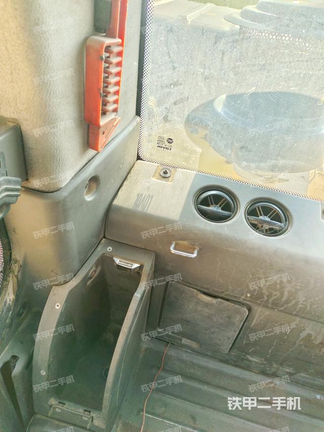 后窗玻璃角標(biāo)（駕駛室部分）