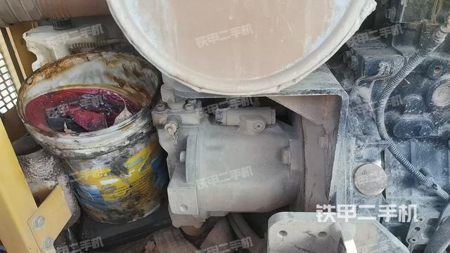 液壓泵艙室正面整體(整機(jī)外觀) 液壓泵艙室正面整體(整機(jī)外觀)