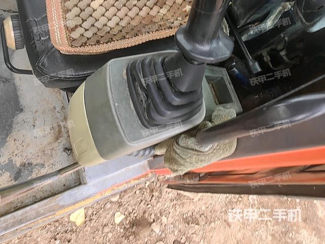 座椅右側(cè)控制臺(tái)/鑰匙門/油門/含右手柄(駕駛室部分) 座椅右側(cè)控制臺(tái)/鑰匙門/油門/含右手柄(駕駛室部分)