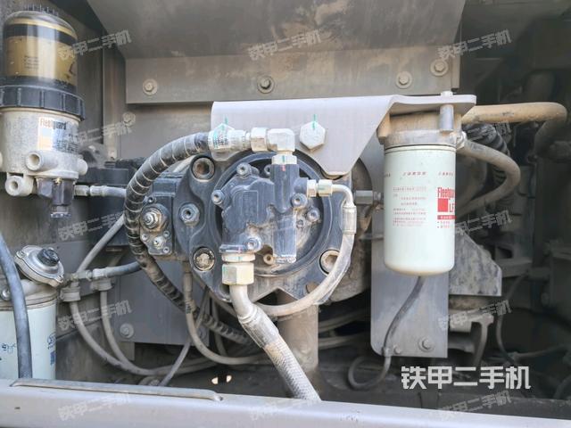 液壓泵艙室正面整體(整機(jī)外觀) 液壓泵艙室正面整體(整機(jī)外觀)