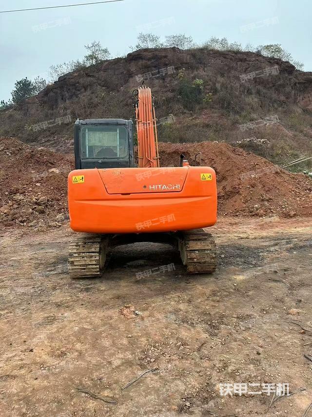 駕駛室頂部(整機(jī)外觀) 駕駛室頂部(整機(jī)外觀)