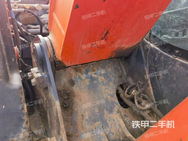 大臂根部?斜（工作和回轉(zhuǎn)裝置）