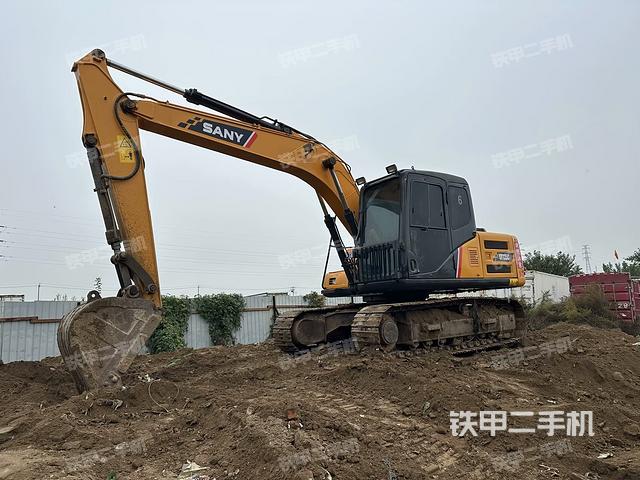 駕駛室頂部(整機外觀) 駕駛室頂部(整機外觀)