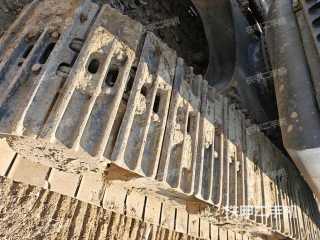 單側(cè)履帶整體（整機(jī)外觀）