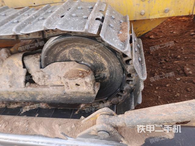 左側(cè)履帶全景(推土機(jī)底盤(pán)及工作裝置) 左側(cè)履帶全景(推土機(jī)底盤(pán)及工作裝置)