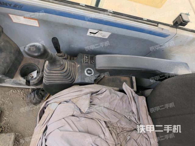 座椅右側(cè)控制臺/鑰匙門/油門/含右手柄（駕駛室部分）