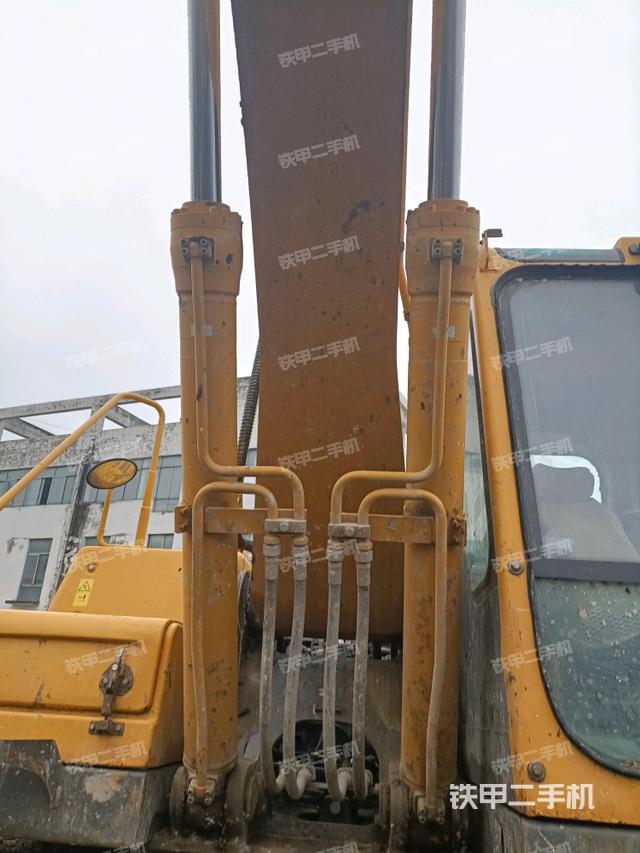 大臂油缸整體?豎拍（工作和回轉(zhuǎn)裝置）