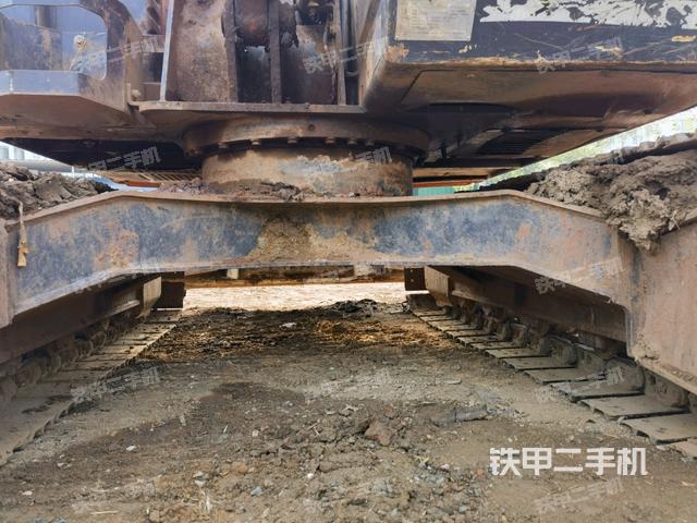 轉(zhuǎn)盤和下車架正前（工作和回轉(zhuǎn)裝置）