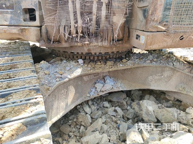 轉(zhuǎn)盤(pán)和下車(chē)架正前（工作和回轉(zhuǎn)裝置）