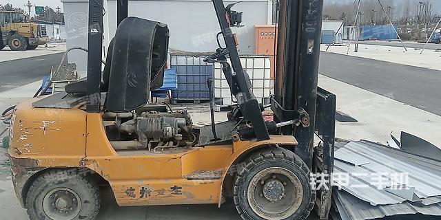 整機(jī)右側(cè)(設(shè)備外觀及核心部件) 整機(jī)右側(cè)(設(shè)備外觀及核心部件)