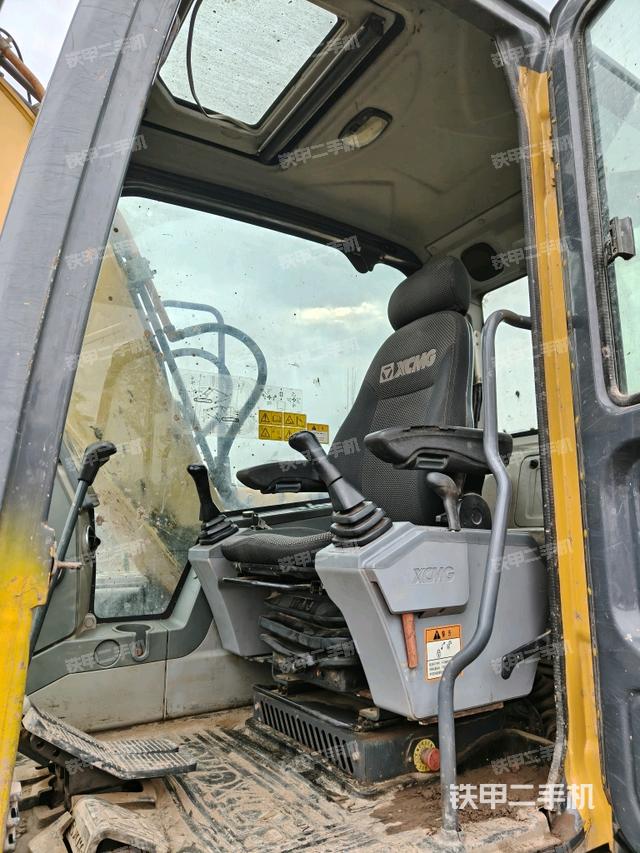 座椅右側(cè)控制臺/鑰匙門/油門/含右手柄（駕駛室部分）