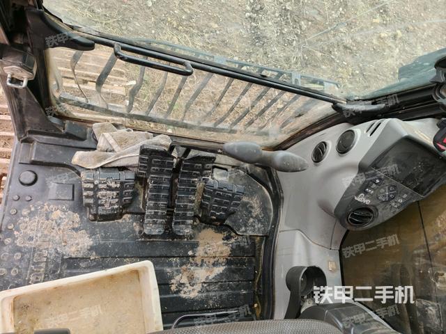 座椅右側控制臺/鑰匙門/油門/含右手柄(駕駛室部分) 座椅右側控制臺/鑰匙門/油門/含右手柄(駕駛室部分)