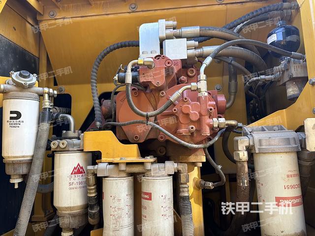 液壓泵艙室正面整體（整機(jī)外觀）