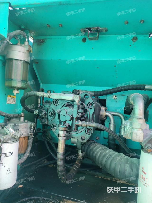 液壓泵艙室正面整體(整機(jī)外觀) 液壓泵艙室正面整體(整機(jī)外觀)