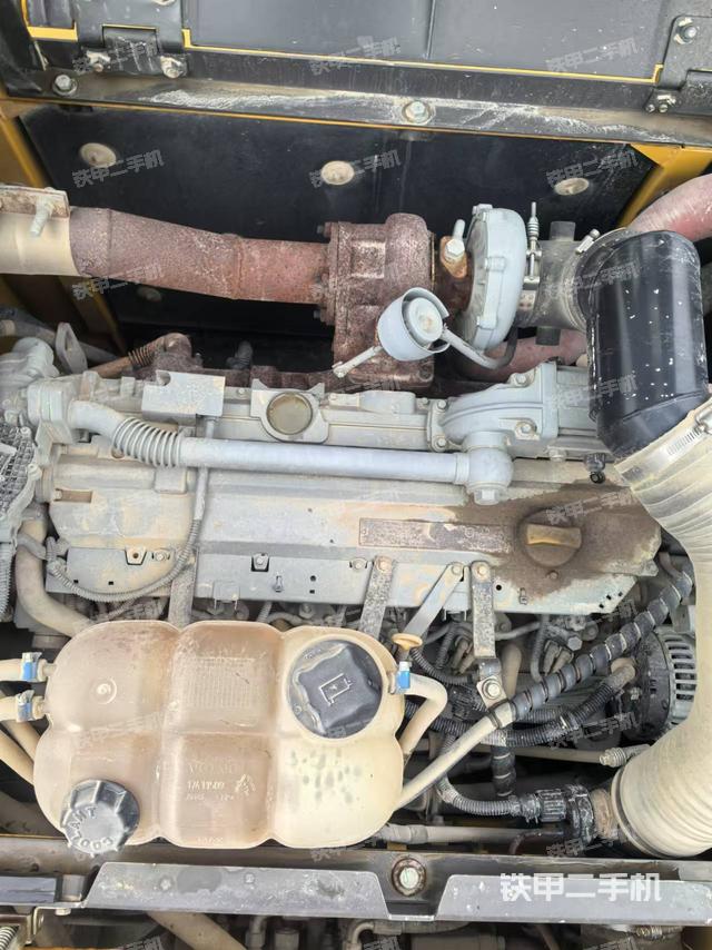 發(fā)動(dòng)機(jī)室（上車部件）