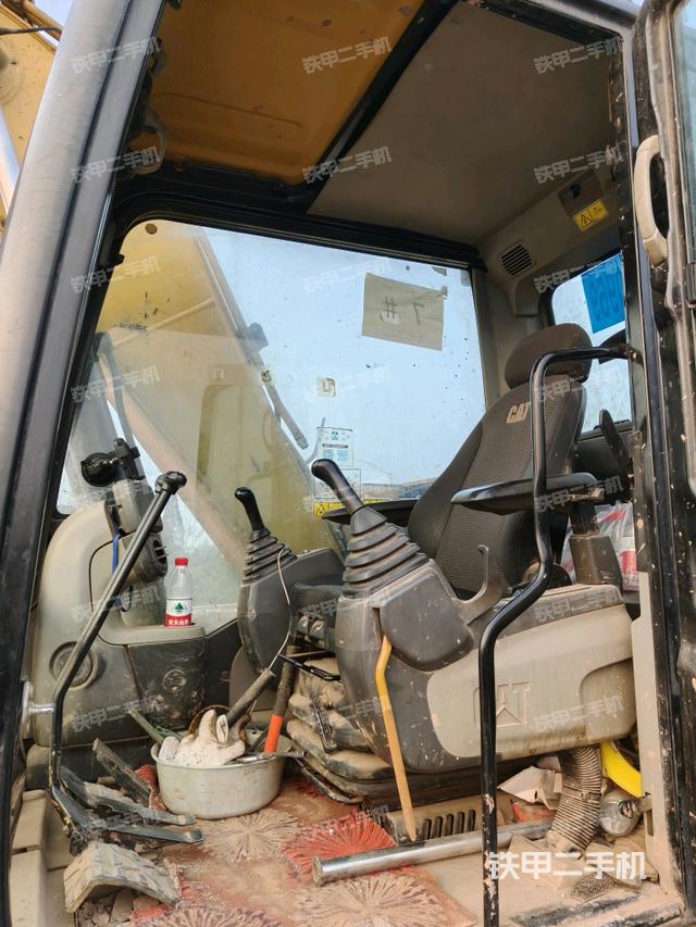 座椅右側(cè)控制臺(tái)/鑰匙門/油門/含右手柄（駕駛室部分）