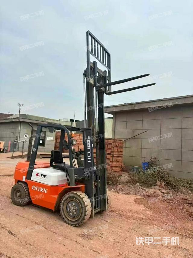 整機(jī)右側(cè)（設(shè)備外觀及核心部件）