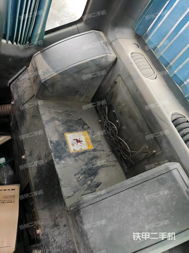 座椅后部(駕駛室部分) 座椅后部(駕駛室部分)
