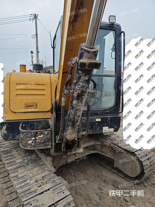 轉(zhuǎn)盤和下車架正前（工作和回轉(zhuǎn)裝置）