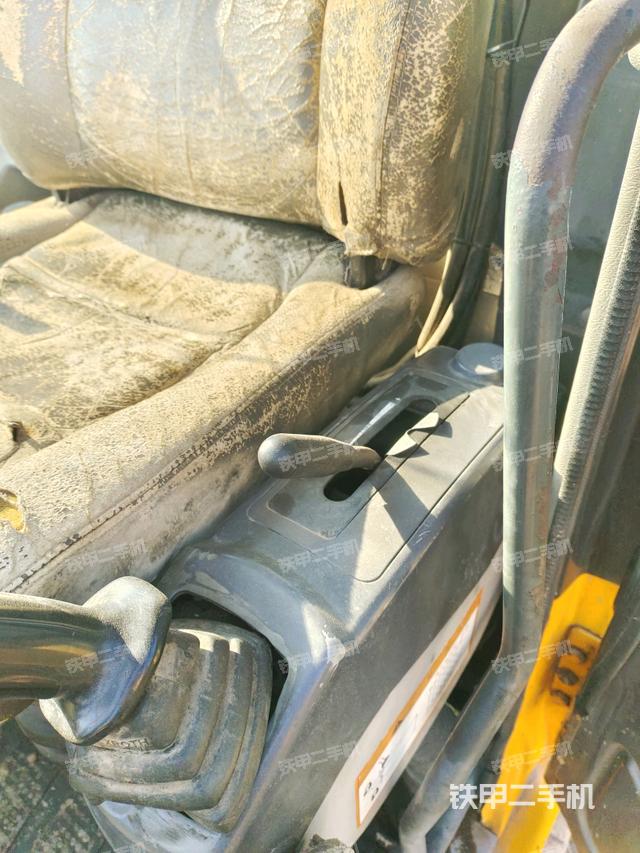 座椅左側控制臺/音響/含左手柄（駕駛室部分）