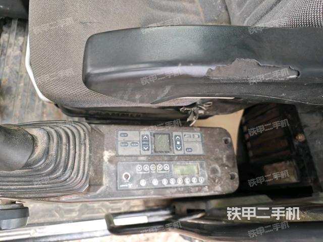 座椅左側控制臺/音響/含左手柄(駕駛室部分) 座椅左側控制臺/音響/含左手柄(駕駛室部分)