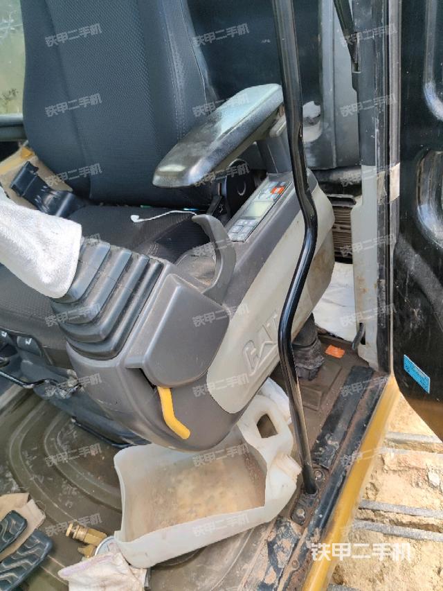 座椅左側(cè)控制臺(tái)/音響/含左手柄（駕駛室部分）