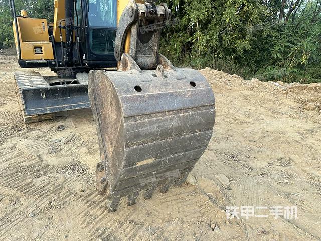 大臂根部?斜（工作和回轉(zhuǎn)裝置）