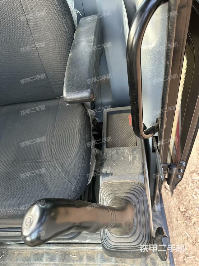 座椅左側(cè)控制臺(tái)/音響/含左手柄（駕駛室部分）