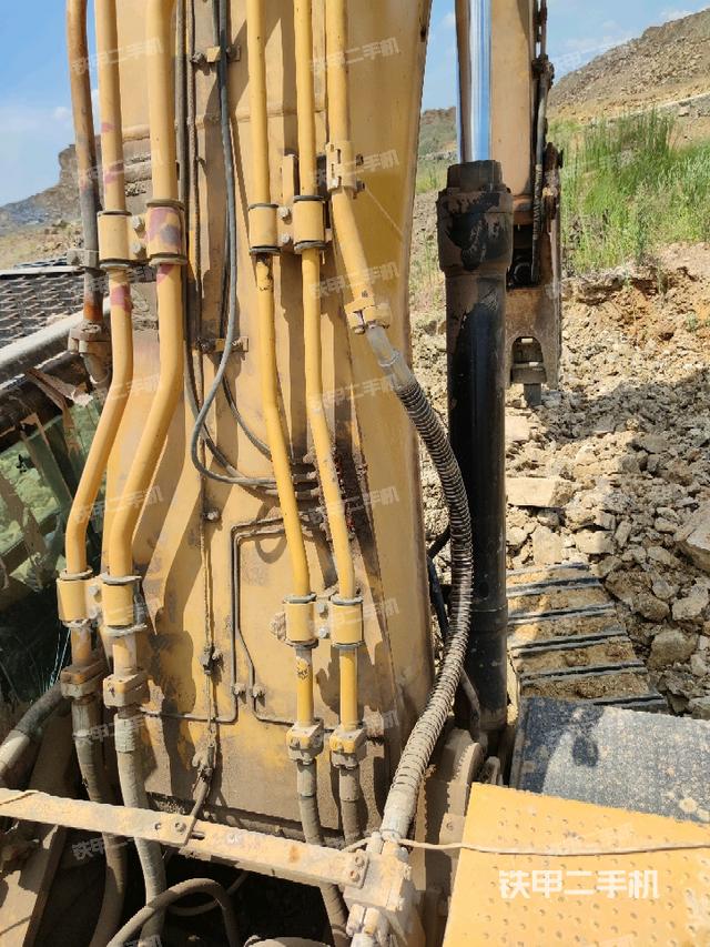 大臂背部俯視（工作和回轉(zhuǎn)裝置）