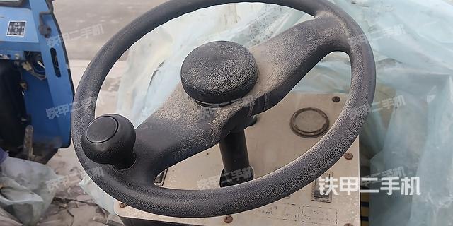 駕駛室操作臺(設(shè)備外觀及核心部件) 駕駛室操作臺(設(shè)備外觀及核心部件)