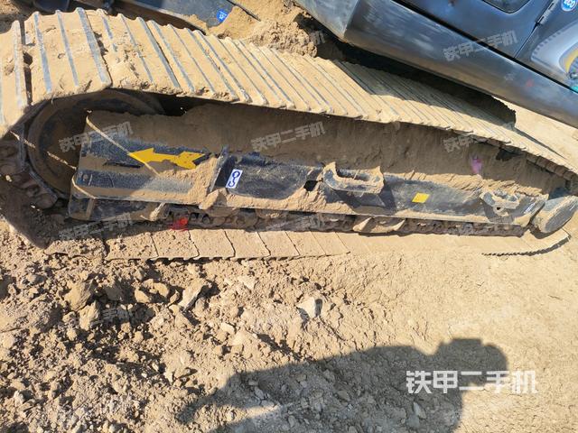 單側(cè)履帶整體(整機(jī)外觀) 單側(cè)履帶整體(整機(jī)外觀)