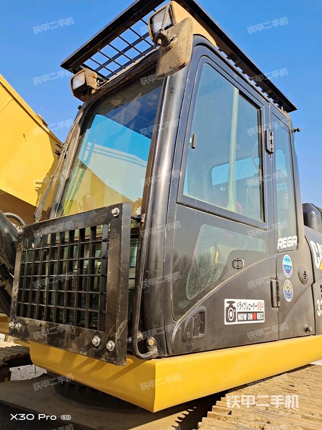 駕駛室整體(整機(jī)外觀) 駕駛室整體(整機(jī)外觀)