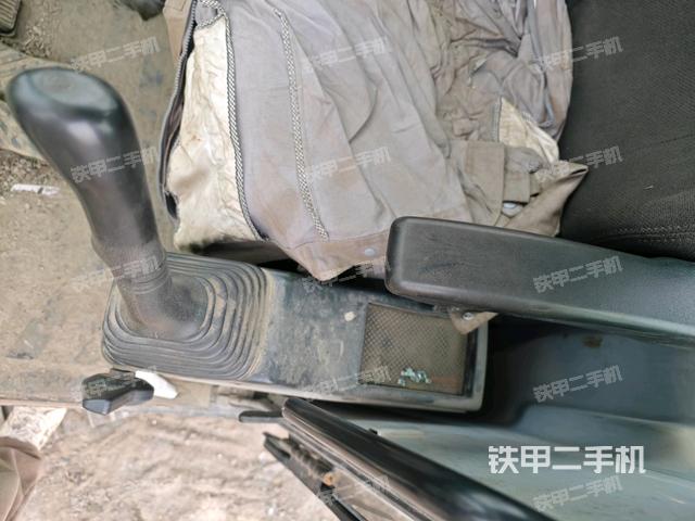 座椅左側(cè)控制臺/音響/含左手柄（駕駛室部分）