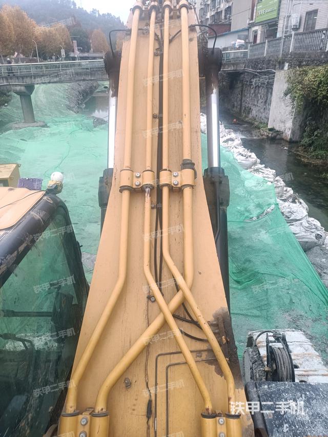 大臂背部俯視（工作和回轉(zhuǎn)裝置）