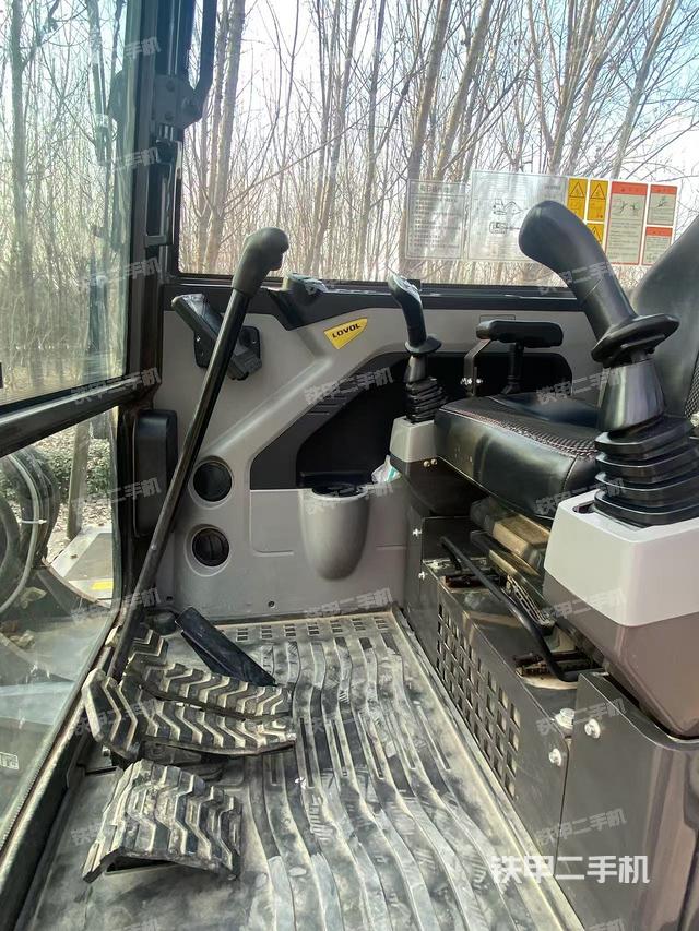 座椅右側(cè)控制臺(tái)/鑰匙門/油門/含右手柄(駕駛室部分) 座椅右側(cè)控制臺(tái)/鑰匙門/油門/含右手柄(駕駛室部分)