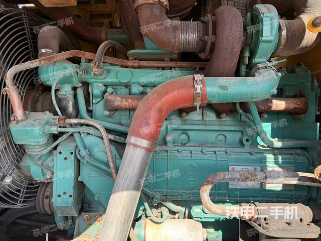 發(fā)動機(jī)左側(cè)（整機(jī)外觀及大件）