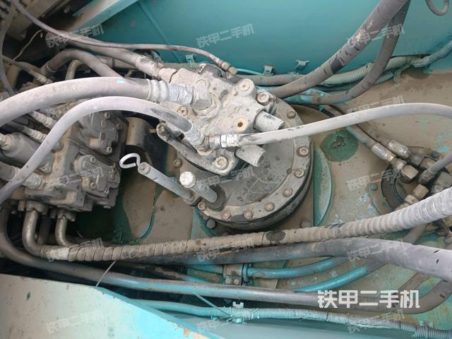 回轉(zhuǎn)馬達(dá)和主控閥（整機(jī)外觀）