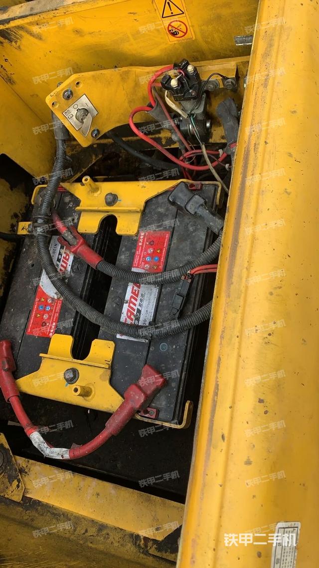 電瓶（大件艙室）