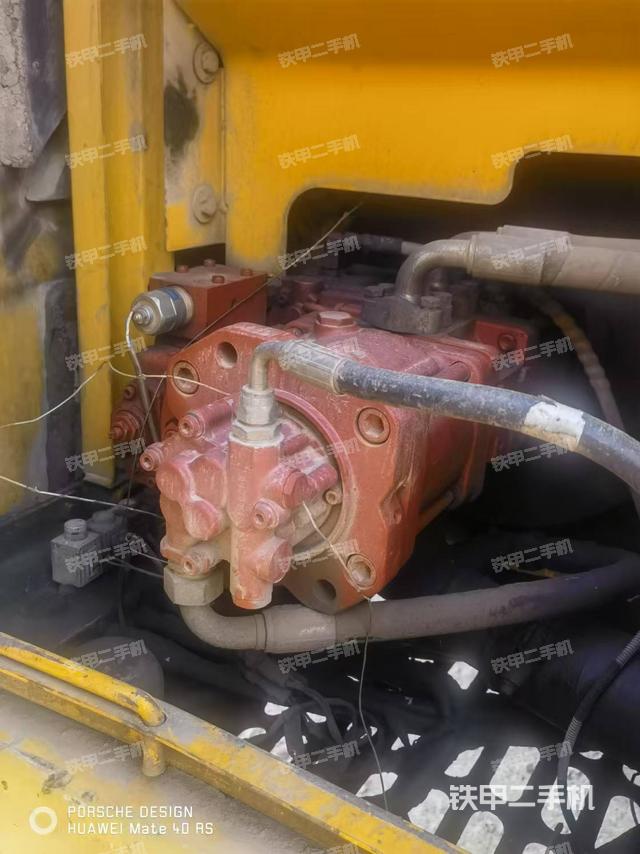 液壓泵艙室正面整體(整機(jī)外觀) 液壓泵艙室正面整體(整機(jī)外觀)